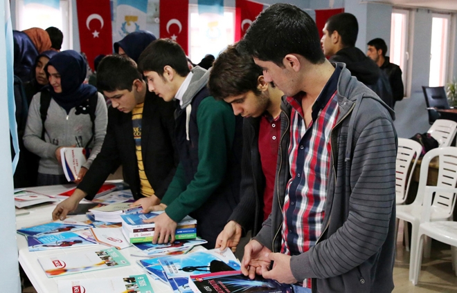 Urfa'da toplanan kitaplar öğrencilere dağıtıldı